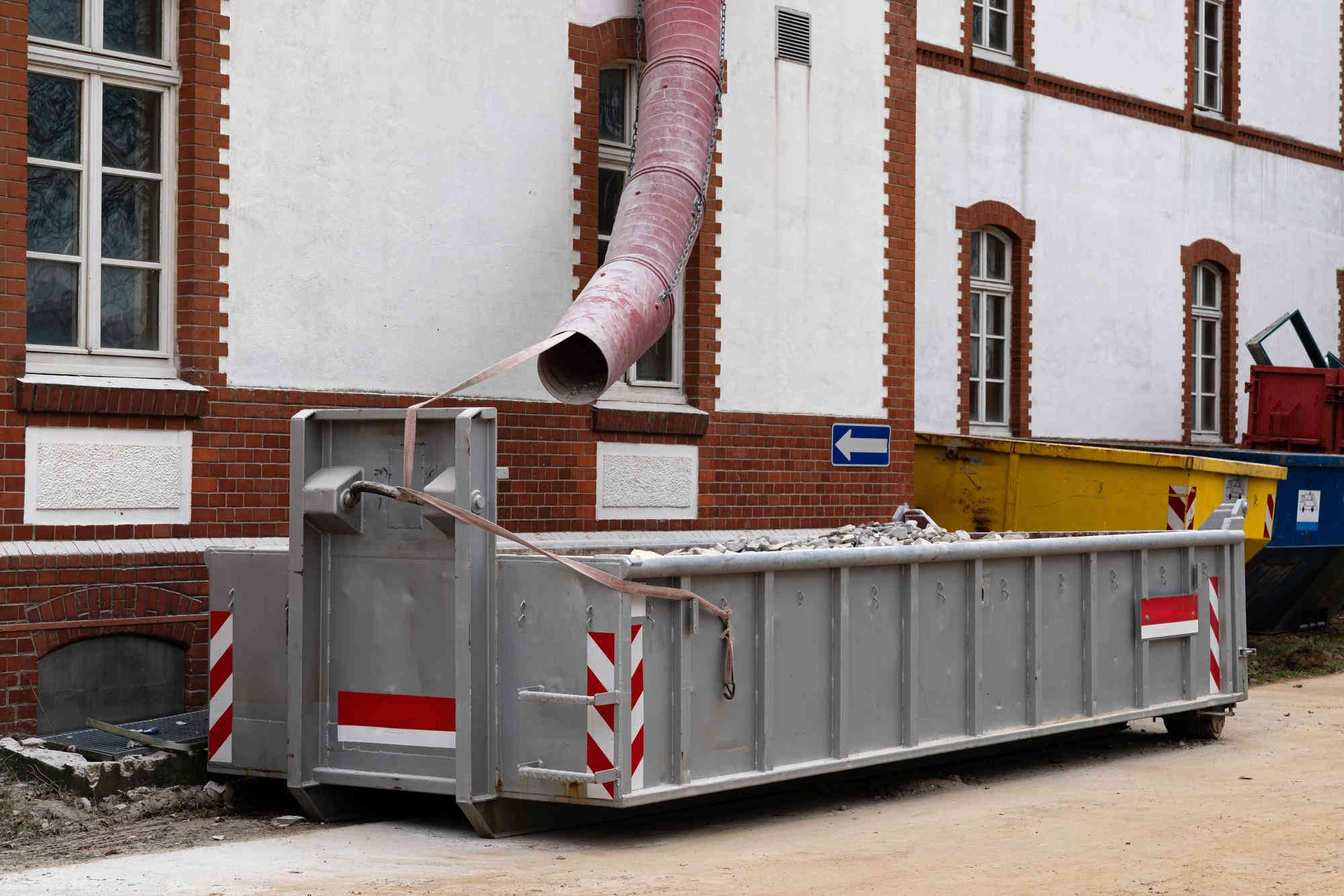 Kontenery i worki Big Bag – niezbędnik na każdą budowę i przy remoncie